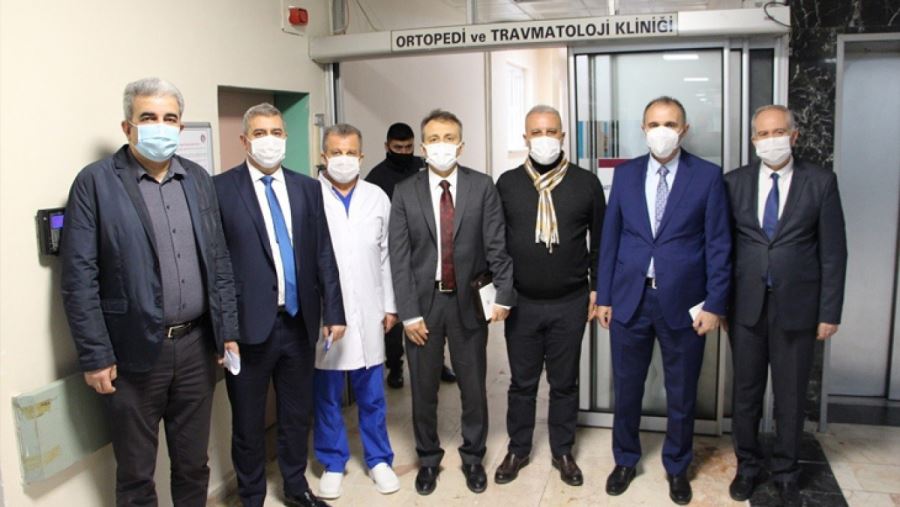 Rektör Göktaş, öğretim üyeleriyle bir arada