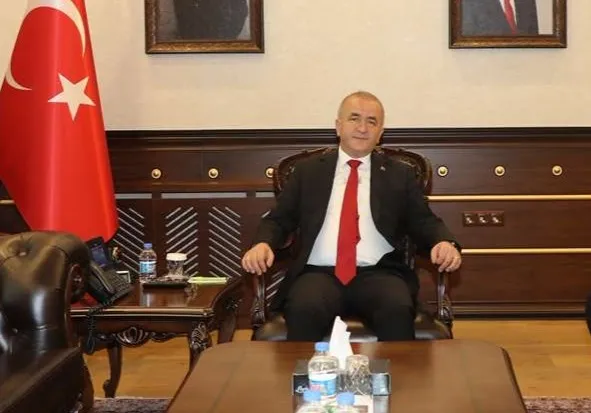 Sivrice’de Hazar Gölü’nün Eteklerinde Pedallar Turizm İçin Dönüyor