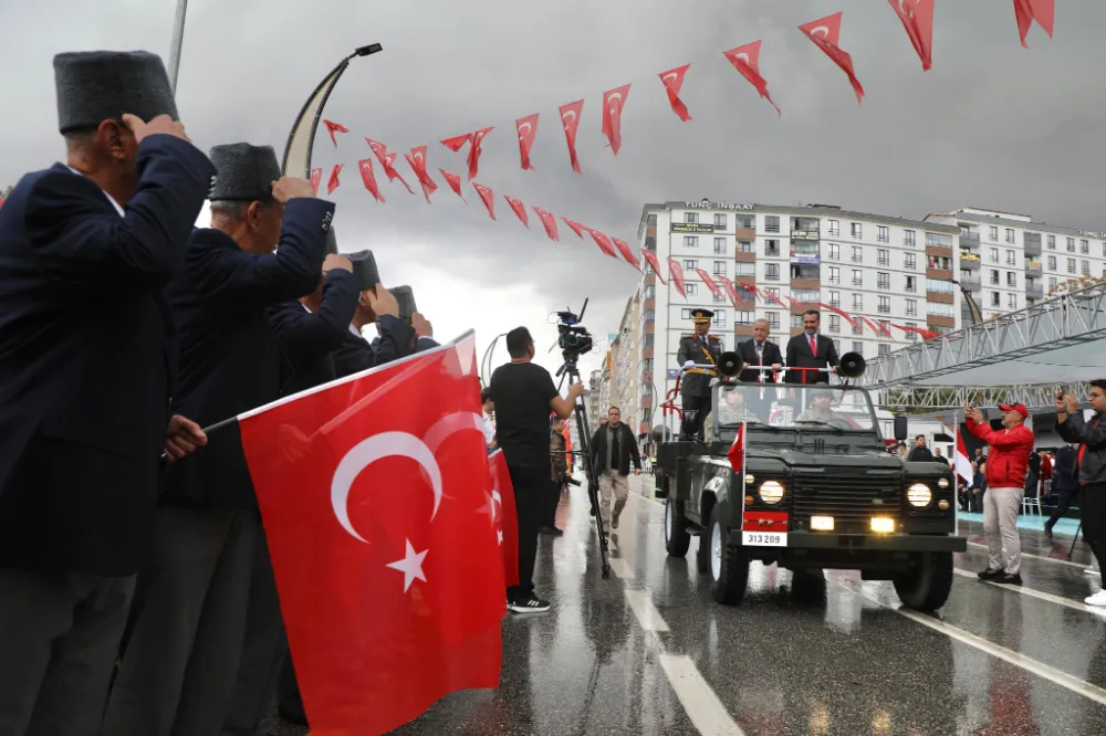 Elazığ’da Cumhuriyet’in 102. Yılı Coşkuyla Kutlandı