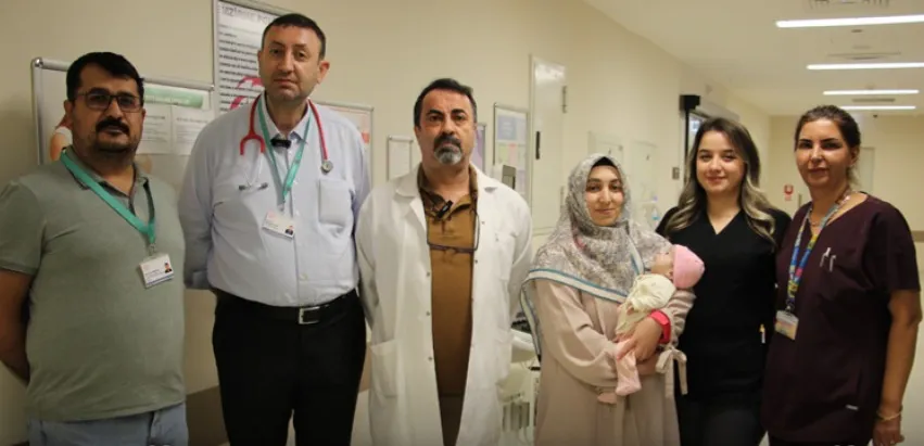 Fethi Sekin Şehir Hastanesi’nde Doğuştan Diyafram Fıtığı Olan Bebek Hayata Tutundu
