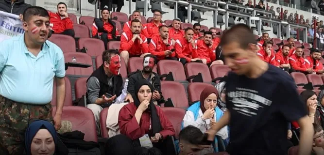 Elazığ’da Tribünler Bu Kez Sevgi İçin Doldu: “Maça Gidiyoruz” Projesi Gönülleri Fethetti