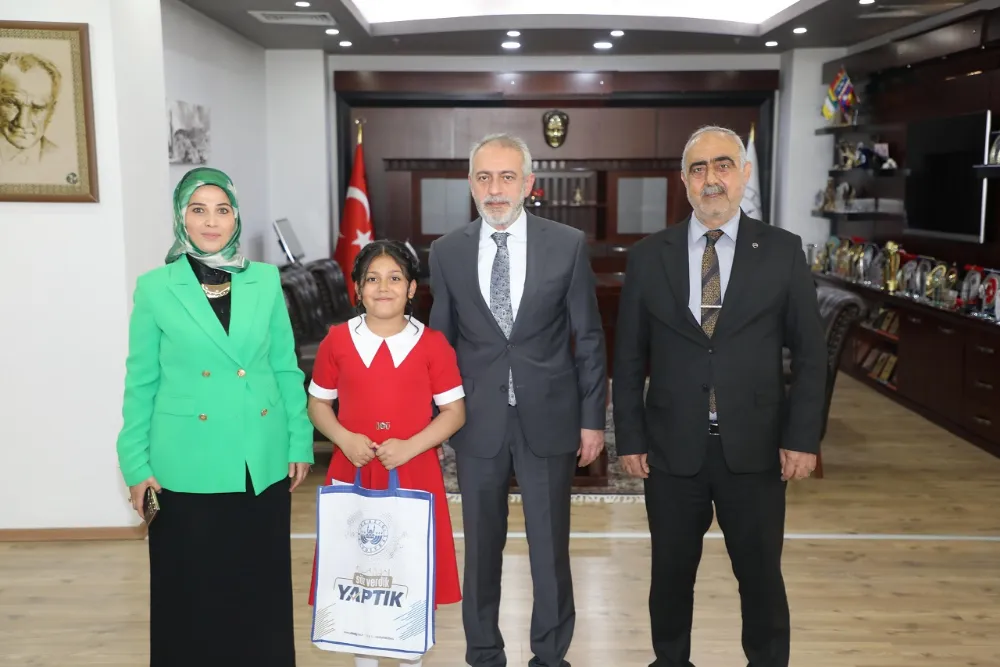Elazığ’da Belediye Başkanlık Koltuğu 23 Nisan’da Minik Zehra’ya Emanet Edildi