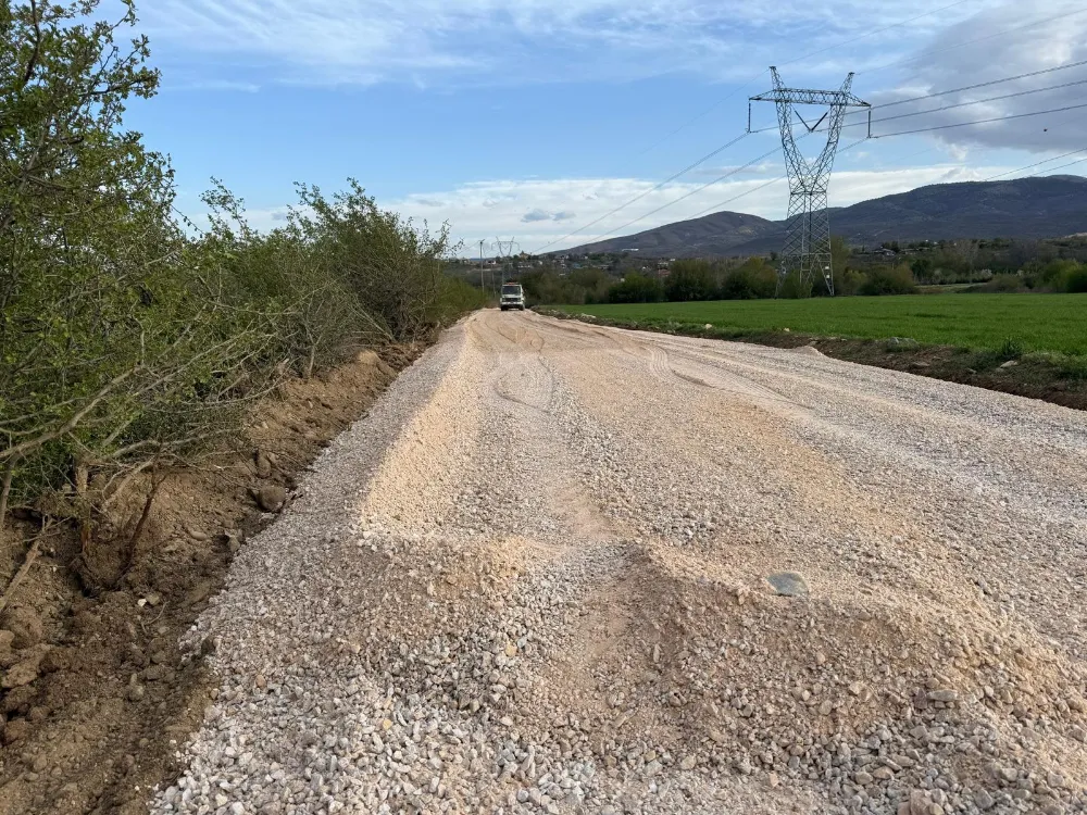 Elazığ’da Köy Yolları Yeniden Yapılıyor