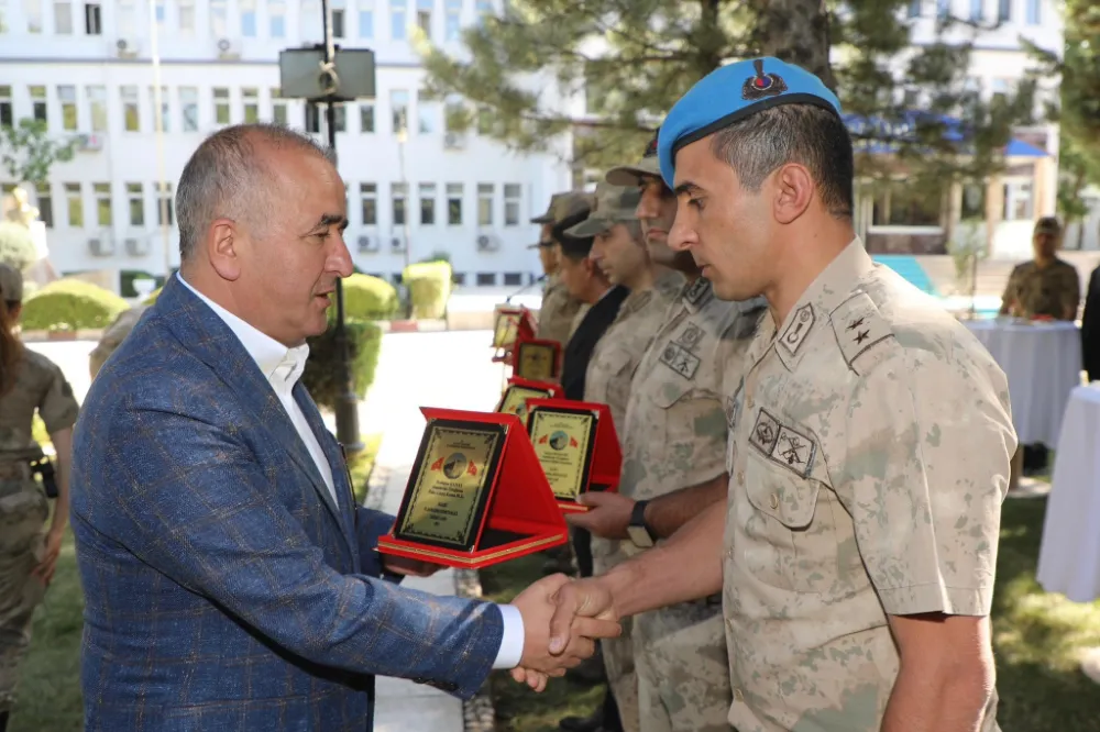 Elazığ Valisi Hatipoğlu’ndan Jandarmaya Veda, Köylere Ziyaret