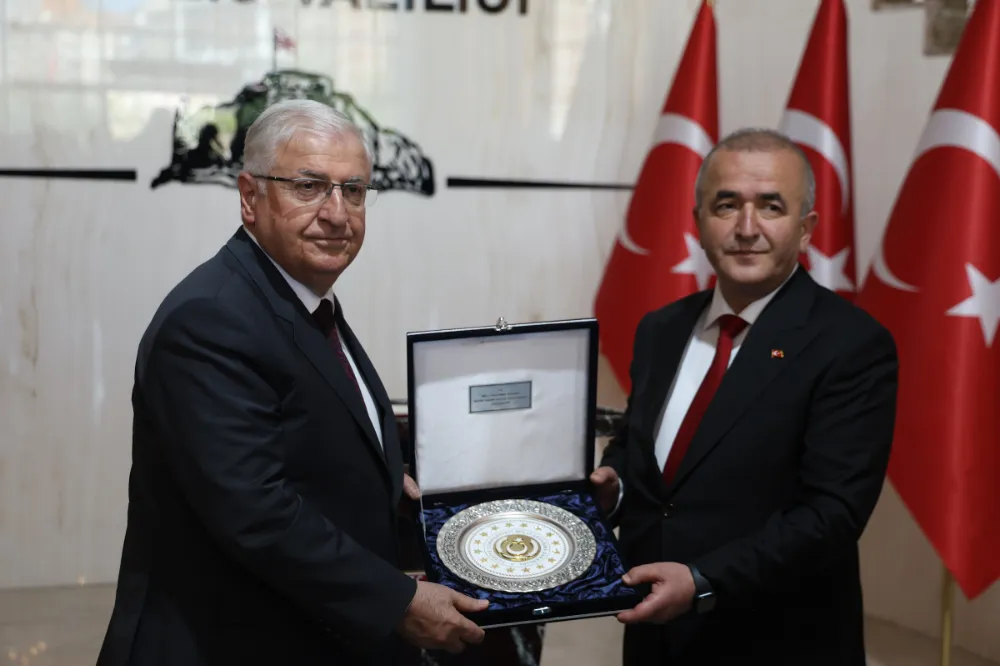 Milli Savunma Bakanı’ndan Elazığ’a Güçlü Çıkarma