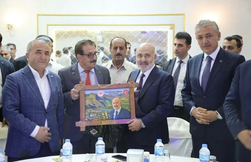 Tüm Emekliler Derneği Başkanı Kayabaş’tan Bakan Yardımcısı Sağlam’a tablo takdimi