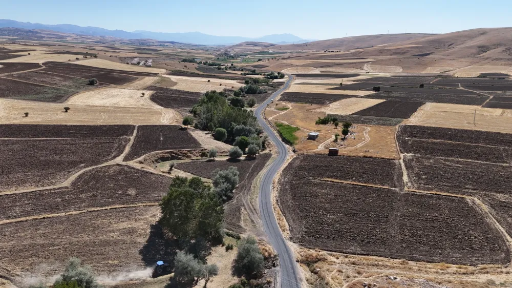 Elazığ İl Özel İdaresi’nden Kırsala Eş Zamanlı Yol Yatırımları